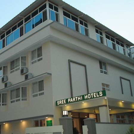 Sreeparthi Hotel ปุตตาปาร์ถี ภายนอก รูปภาพ