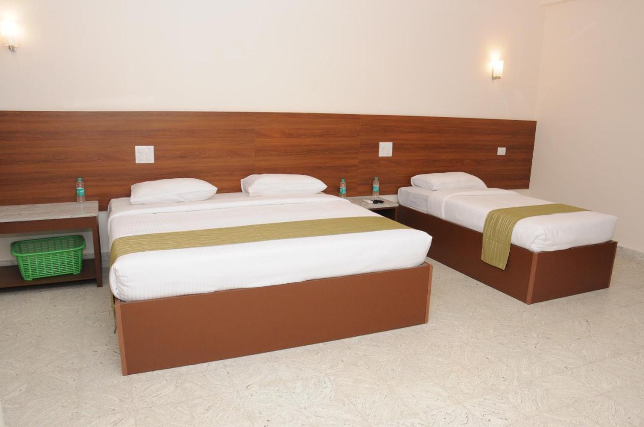 Sreeparthi Hotel ปุตตาปาร์ถี ภายนอก รูปภาพ