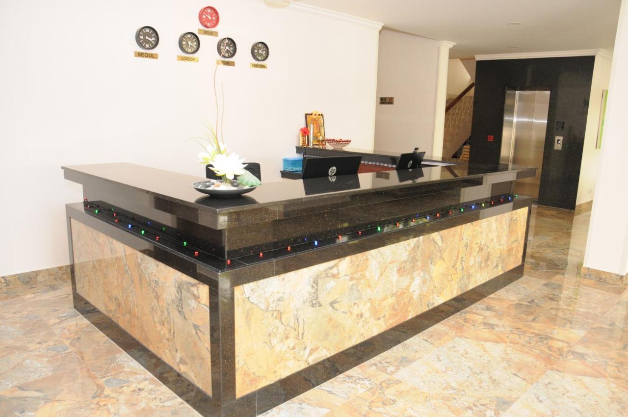Sreeparthi Hotel ปุตตาปาร์ถี ภายนอก รูปภาพ