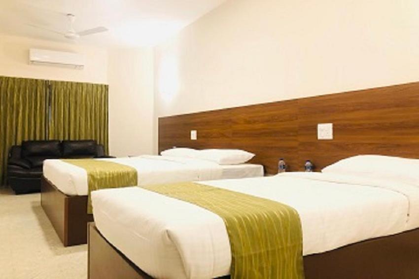 Sreeparthi Hotel ปุตตาปาร์ถี ภายนอก รูปภาพ