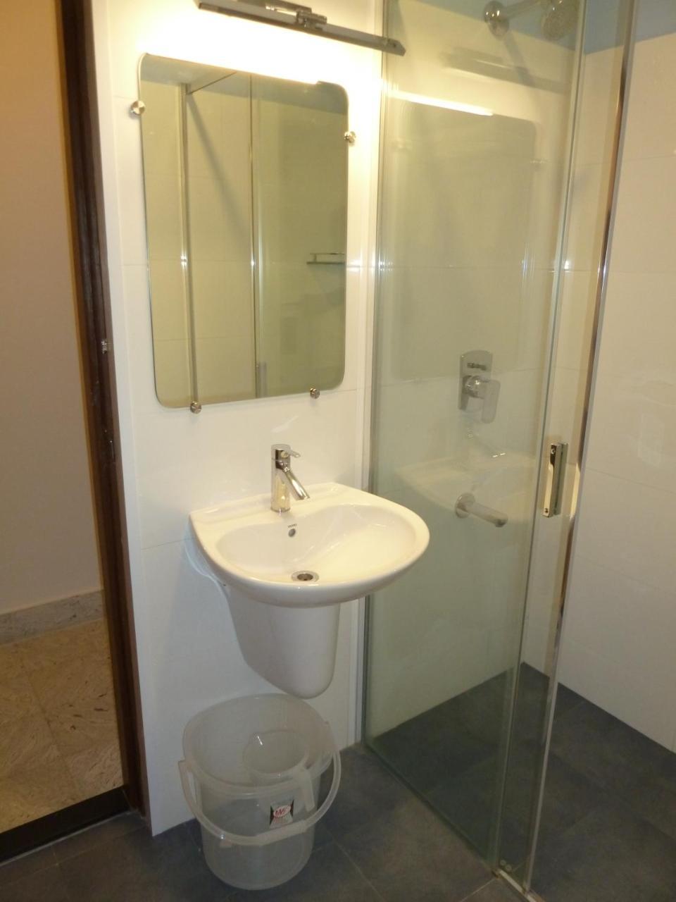 Sreeparthi Hotel ปุตตาปาร์ถี ภายนอก รูปภาพ